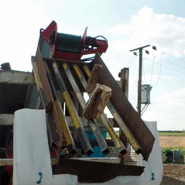 Wood cutter belt auto drop logs load box